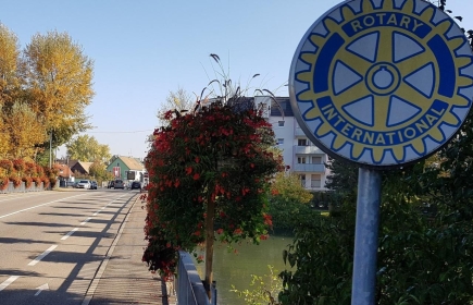 Le Rotary s'affiche dès l'entrée de la ville