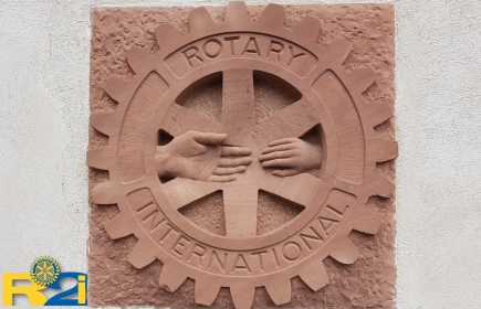 R2I - le Rotary International gravé dans le grès des Vosges